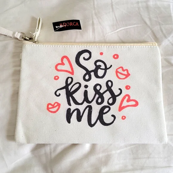 "So Kiss Me" make up bag clutch, NWT💗🎉🎊 - Picture 1 of 8